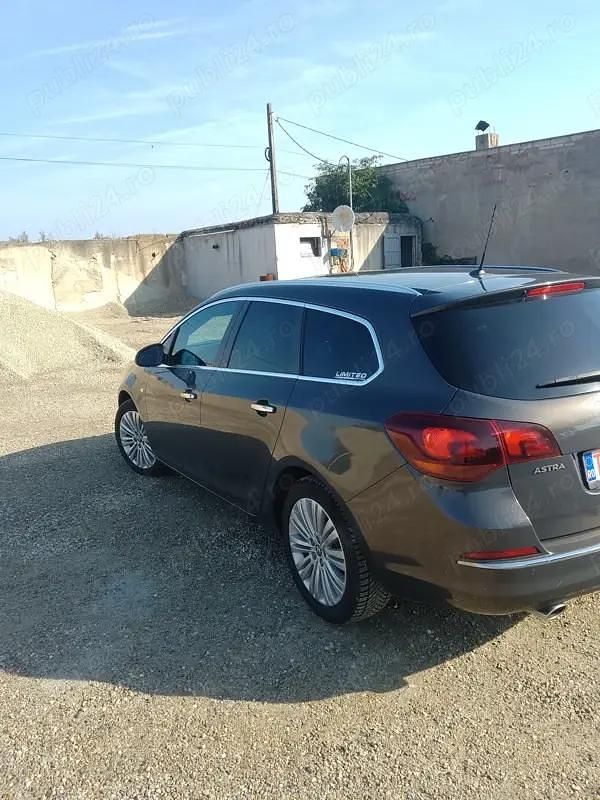 Utilizat 2013 Opel Astra Break | 4.900 EUR (Preț OK) - Imagine 1/4