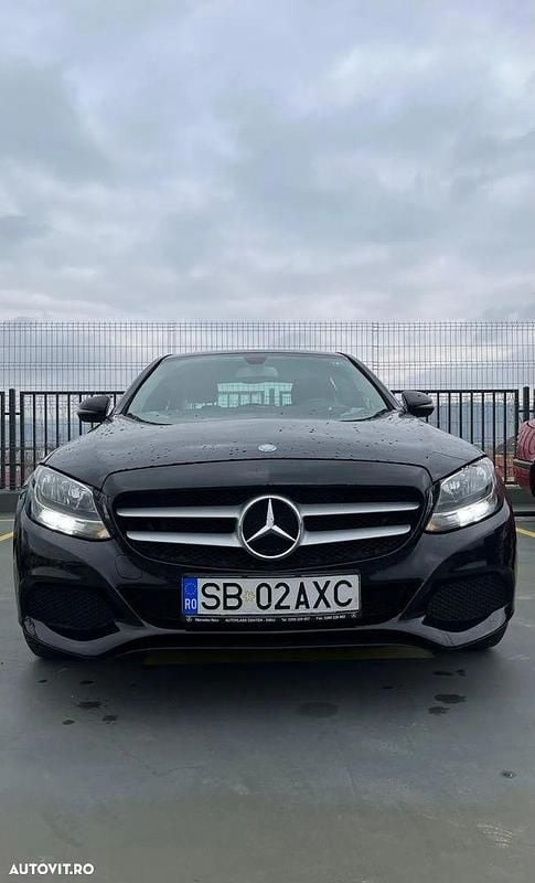 Culoarenegru Utilizat 2016 Mercedes C200 Berlinǎ | 14.400 EUR (Preț OK) - Imagine 1/4