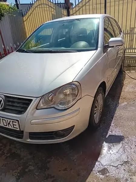 Argintiu Utilizat 2007 VW Polo Berlinǎ | 1.550 EUR (Preț bun) - Imagine 1/4