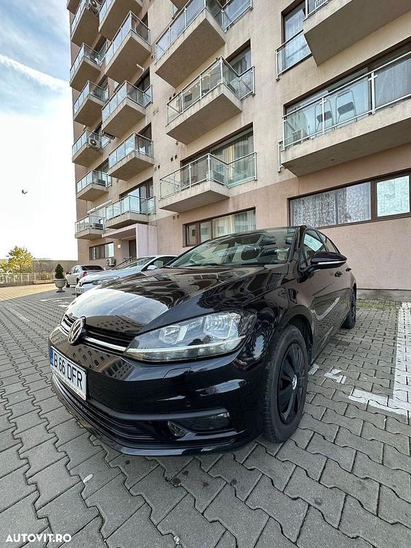 Culoarenegru Utilizat 2019 VW Golf VII Comfortline Hatchback | 9.600 EUR (Preț bun) - Imagine 1/4
