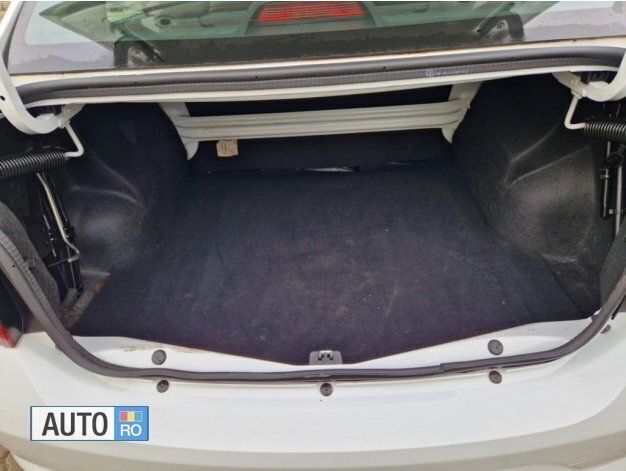 Alb Utilizat 2020 Dacia Logan Berlinǎ | 8.200 EUR (Preț OK) - Imagine 1/4