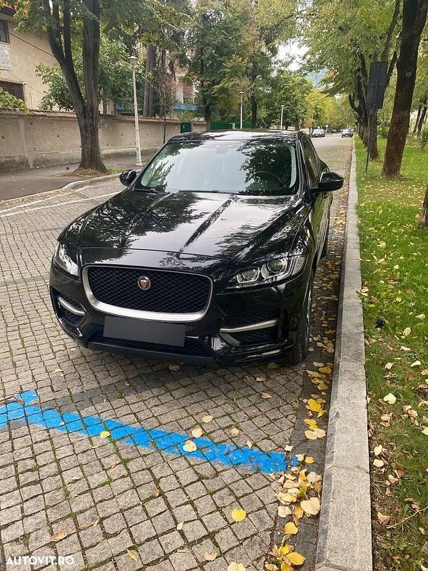 Culoarenegru Utilizat 2017 Jaguar F-Pace SUV | 19.350 EUR (Puțin scump) - Imagine 1/4