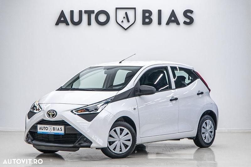 Culoarealb Utilizat 2022 Toyota Aygo x-style Hatchback | 8.990 EUR - Imagine 1/4