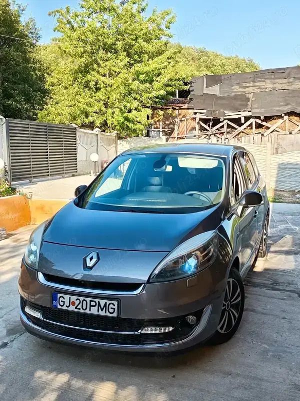 Utilizat 2013 Renault Grand Scénic III Bose Edition Monovolum | 6.250 EUR (Preț OK) - Imagine 1/4