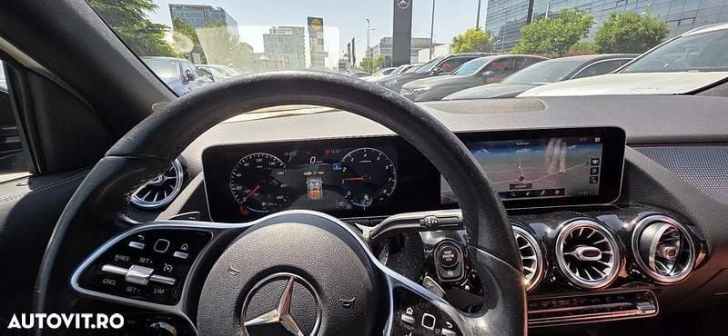 Culoarealb Utilizat 2020 Mercedes GLA200 SUV | 29.500 EUR (Super Preț) - Imagine 1/4