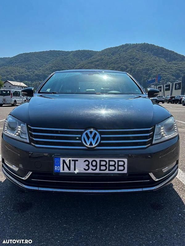 Culoarenegru Utilizat 2011 VW Passat Highline Berlinǎ | 8.800 EUR (Preț OK) - Imagine 1/4