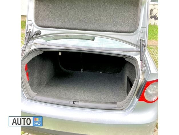 Second-hand VW Jetta 102 CP (75 kW) 2009 Gri Berlinǎ