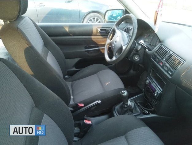 Second-hand VW Golf IV 55 CP (40 kW) 2001 Negru Hatchback
