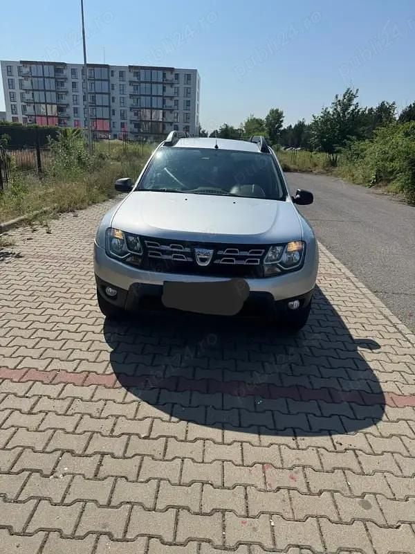 Gri Utilizat 2015 Dacia Duster SUV | 9.350 EUR (Puțin scump) - Imagine 1/4