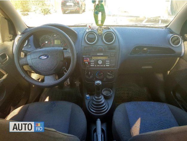 Second-hand Ford Fiesta 70 CP (51 kW) 2006 Argintiu Hatchback