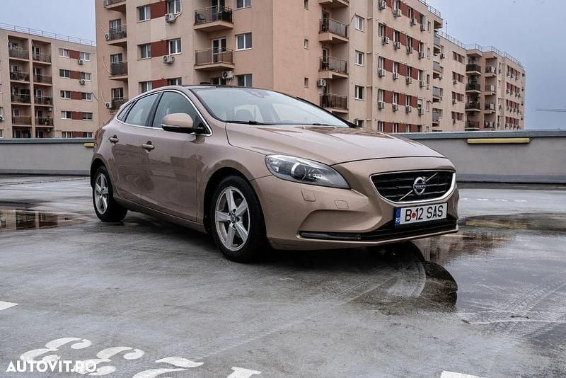 Second-hand Volvo V40 115 CP (84 kW) 2013 Culoaremaro Hatchback