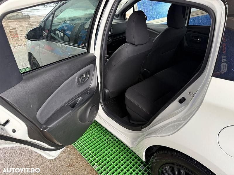 Second-hand Toyota Yaris Hybrid 73 CP (53 kW) 2019 Culoarealte culori