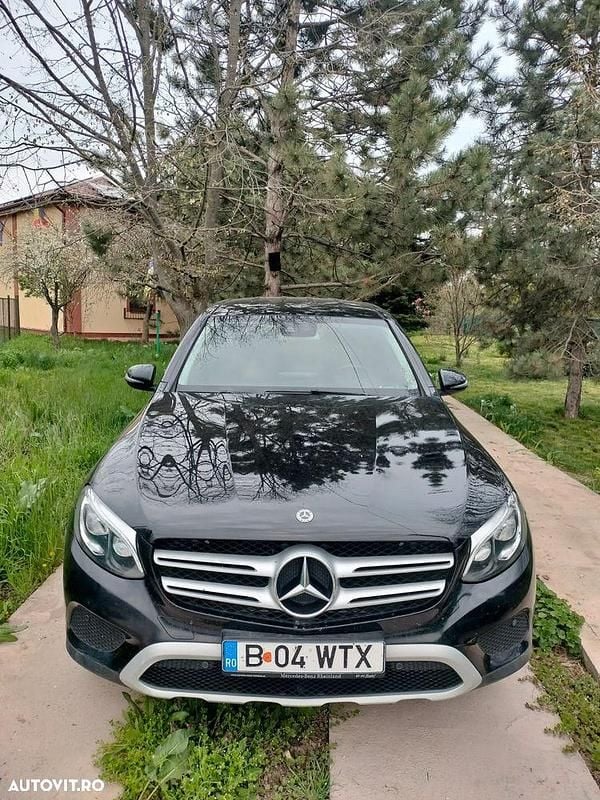 Culoarenegru Utilizat 2019 Mercedes GLC220 SUV | 27.500 EUR (Preț bun) - Imagine 1/4