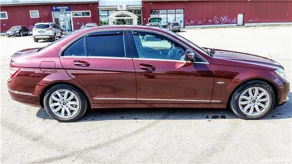Second-hand Mercedes C200 184 CP (135 kW) 2008 Visiniu Berlinǎ