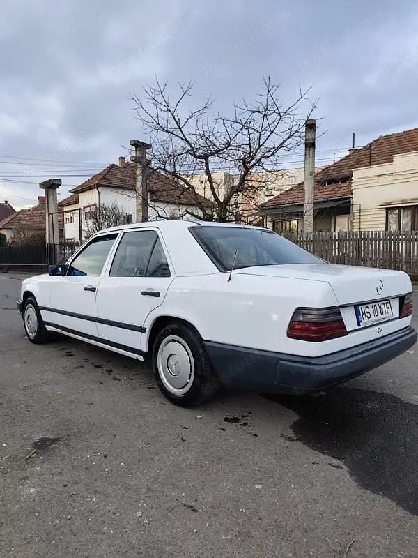 Second-hand Mercedes 200 75 CP (55 kW) 1988 Berlinǎ