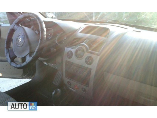 Gri Utilizat 2005 Renault Mégane II Hatchback | 2.200 EUR - Imagine 1/4