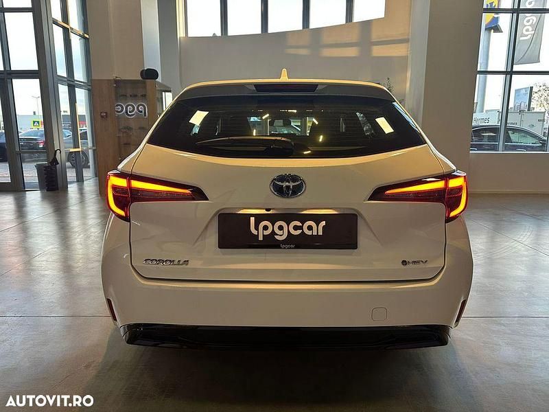 Nouă Toyota Corolla 97 CP (71 kW) 2025 Culoarealb Break