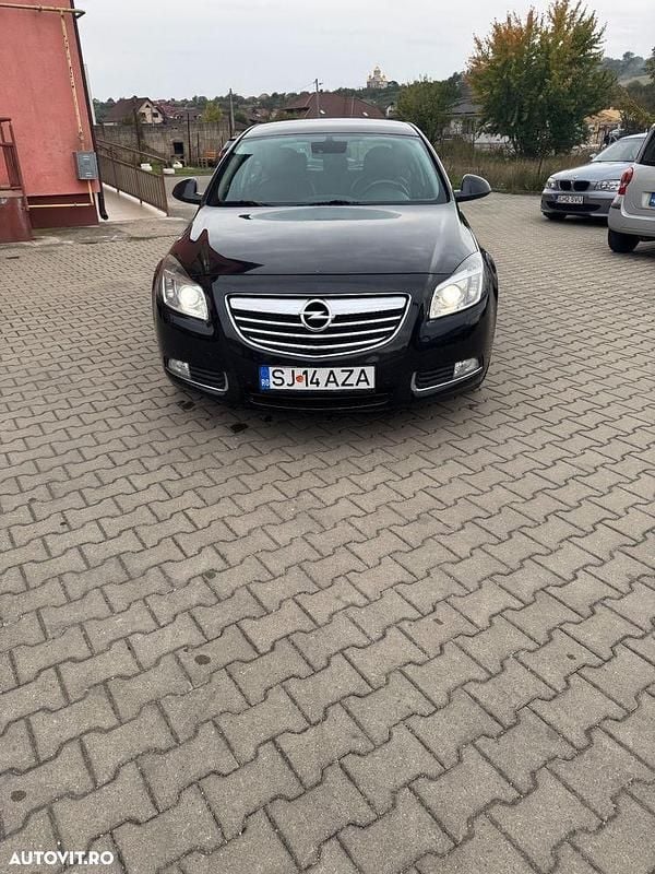 Culoaremaro Utilizat 2010 Opel Insignia Berlinǎ | 2.700 EUR (Preț bun) - Imagine 1/4