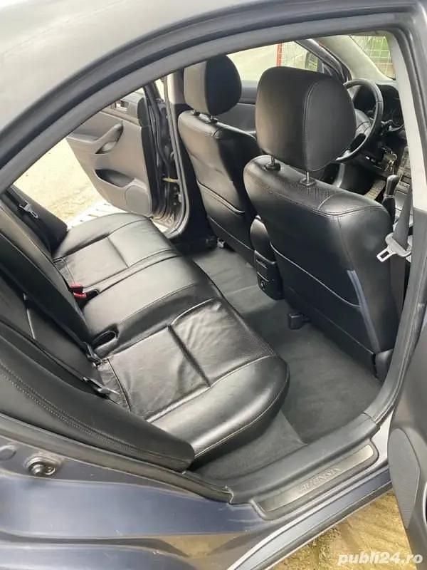 Second-hand Toyota Avensis 116 CP (85 kW) 2004 Hatchback