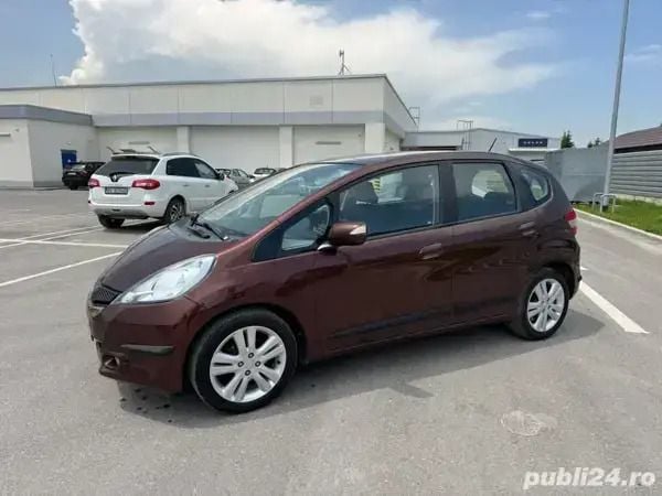 Second-hand Honda Jazz 99 CP (72 kW) 2011 Maro Hatchback