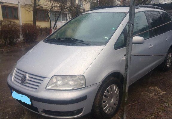 Second-hand VW Sharan 115 CP (84 kW) 2001 Argintiu Monovolum