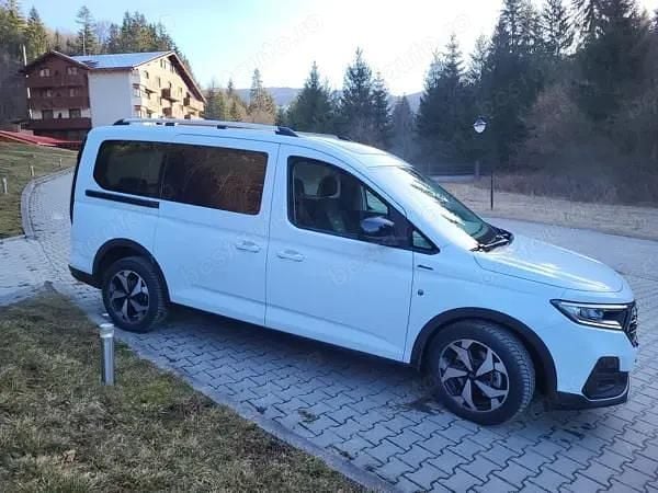 Alb Utilizat 2023 Ford Tourneo Connect Active Monovolum | 23.300 EUR (Preț OK) - Imagine 1/4