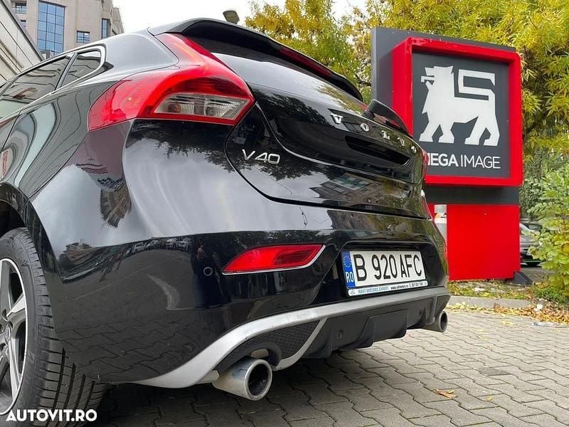 Second-hand Volvo V40 120 CP (88 kW) 2015 Culoarenegru Hatchback