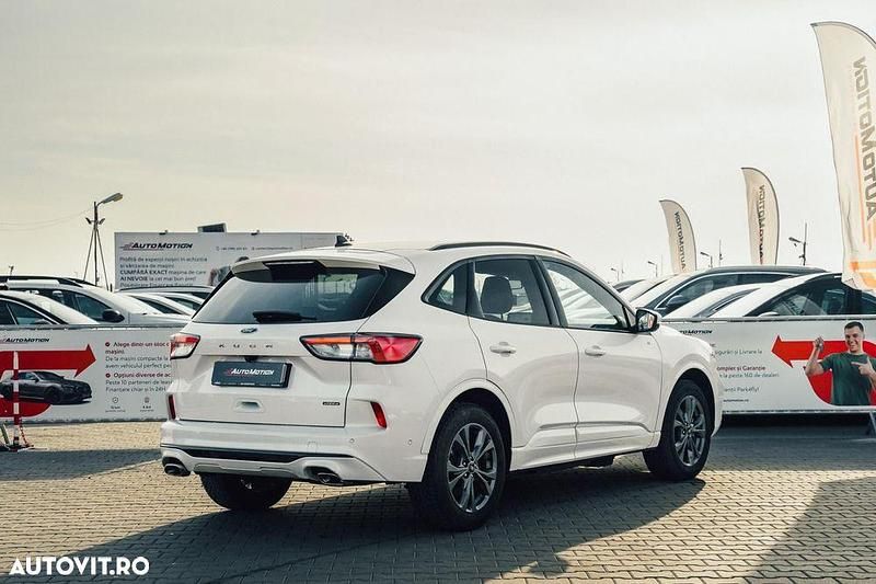 Second-hand Ford Kuga Titanium 225 CP (165 kW) 2023 Culoarealb SUV