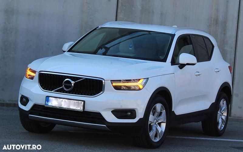 Alb Utilizat 2019 Volvo XC40 Momentum SUV | 17.390 EUR (Preț bun) - Imagine 1/4