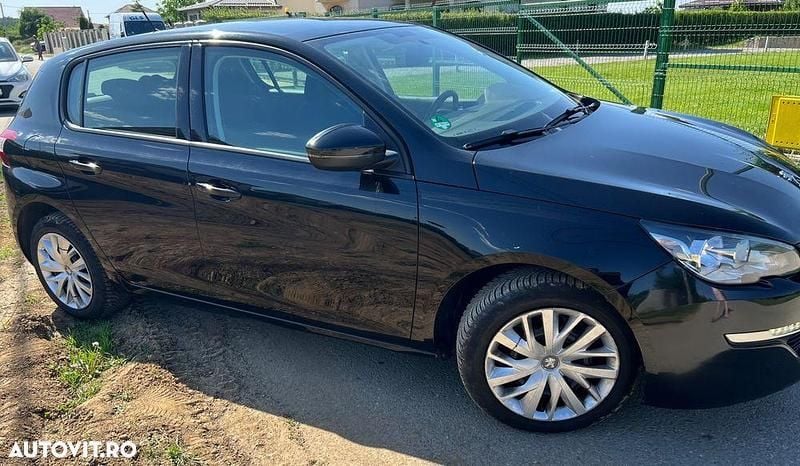 Second-hand Peugeot 308 Active 120 CP (88 kW) 2015 Culoarenegru Hatchback