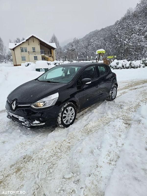 Culoarenegru Utilizat 2017 Renault Clio IV Hatchback | 5.900 EUR (Preț bun) - Imagine 1/4