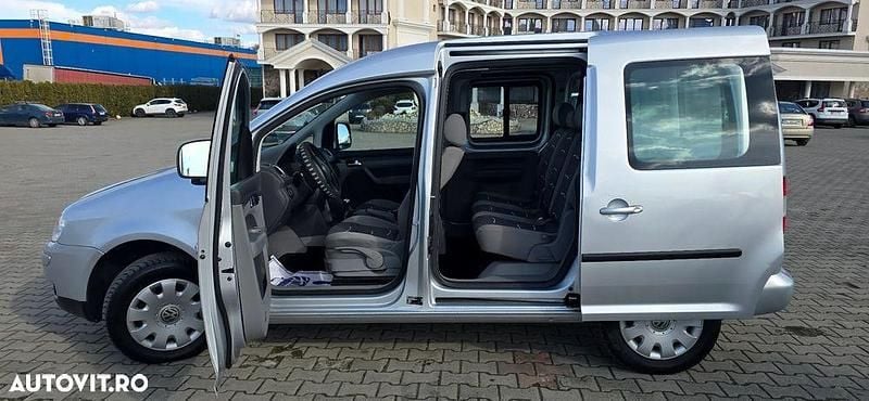Second-hand VW Caddy Family 102 CP (75 kW) 2008 Culoareargint Monovolum