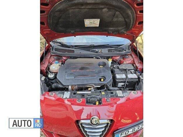 Second-hand Alfa Romeo Giulietta 140 CP (102 kW) 2011 Rosu Hatchback
