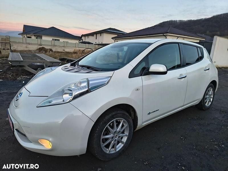 Second-hand Nissan Leaf Acenta 80 kW (109 CP) 2014 Culoarealb Hatchback