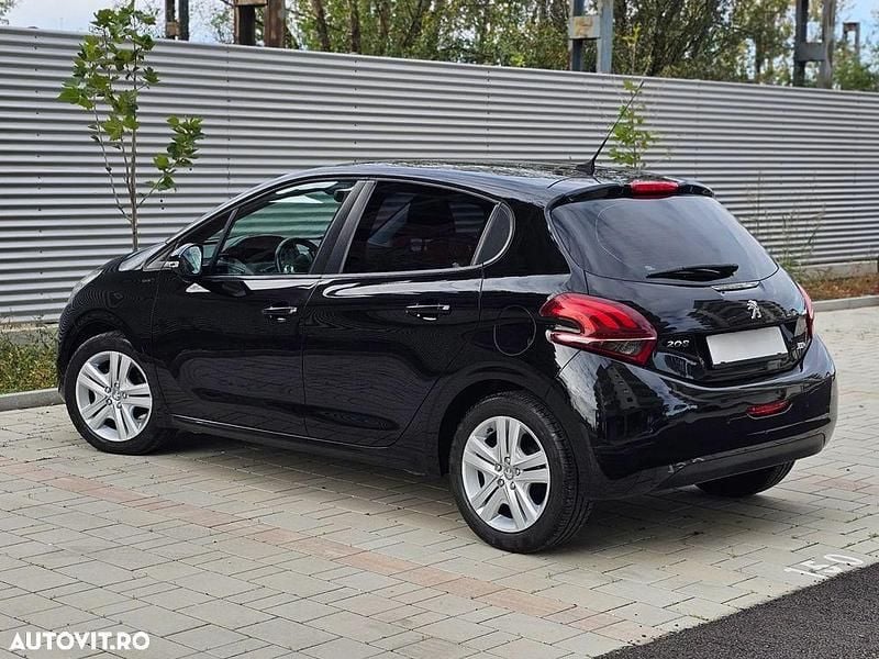 Second-hand Peugeot 208 Style 82 CP (60 kW) 2018 Culoarenegru Hatchback