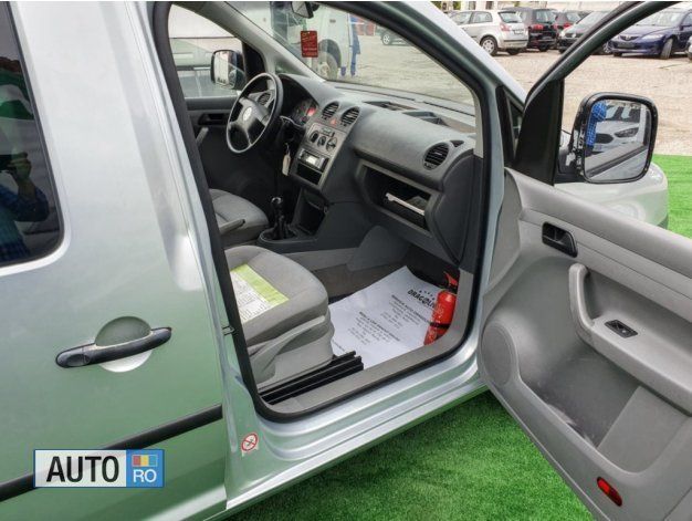 Second-hand VW Caddy 105 CP (77 kW) 2005 Argintiu Monovolum