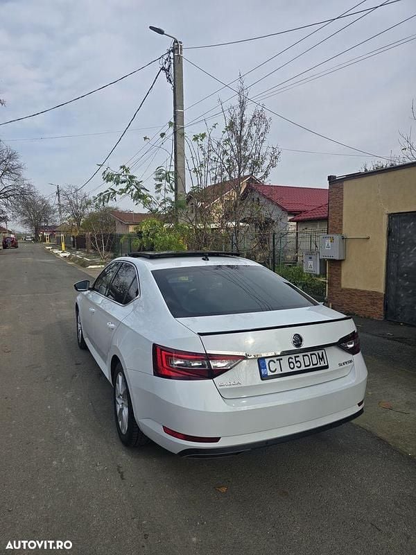 Culoarealb Utilizat 2016 Skoda Superb Premium Edition Berlinǎ | 12.499 EUR (Puțin scump) - Imagine 1/4