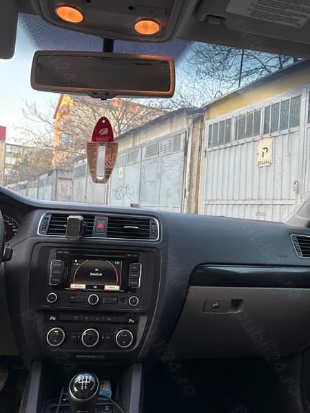 Second-hand VW Jetta 105 CP (77 kW) 2012 Negru Berlinǎ