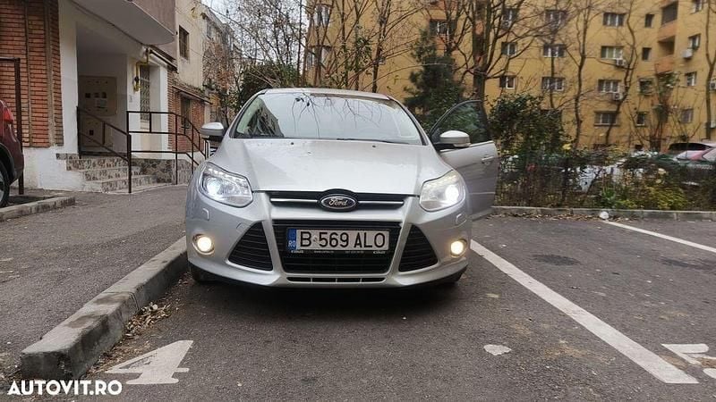 Culoaregri Second-hand 2013 Ford Focus Titanium Hatchback | 4.900 EUR (Preț bun) - Imagine 1/4