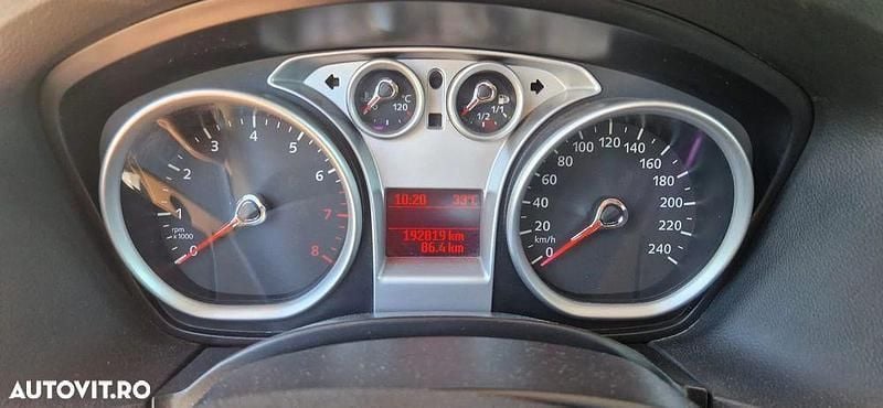 Gri Utilizat 2010 Ford Focus Ambiente Berlinǎ | 2.500 EUR (Preț OK) - Imagine 1/4