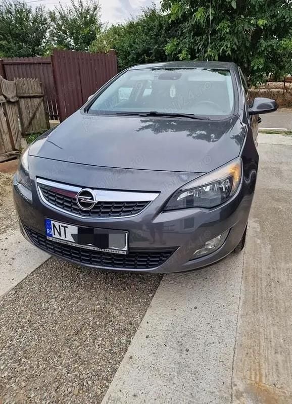 Gri Utilizat 2010 Opel Astra Hatchback | 5.850 EUR (Scump) - Imagine 1/4