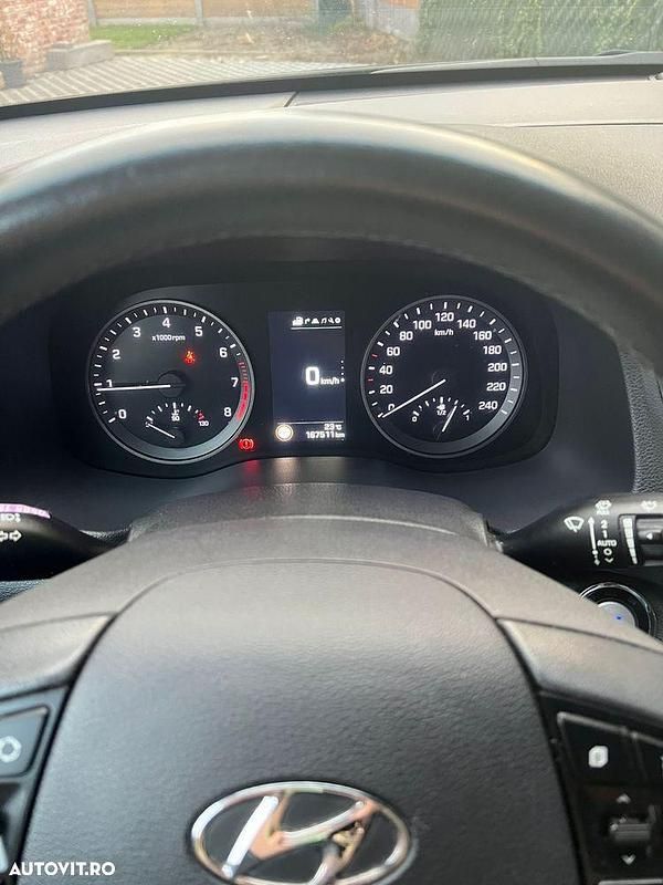 Culoarenegru Utilizat 2015 Hyundai Tucson SUV | 9.500 EUR (Super Preț) - Imagine 1/4