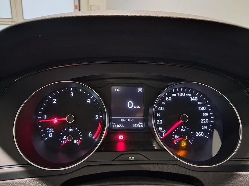 Second-hand VW Passat Trendline 150 CP (110 kW) 2021 Albastru mediu  normal