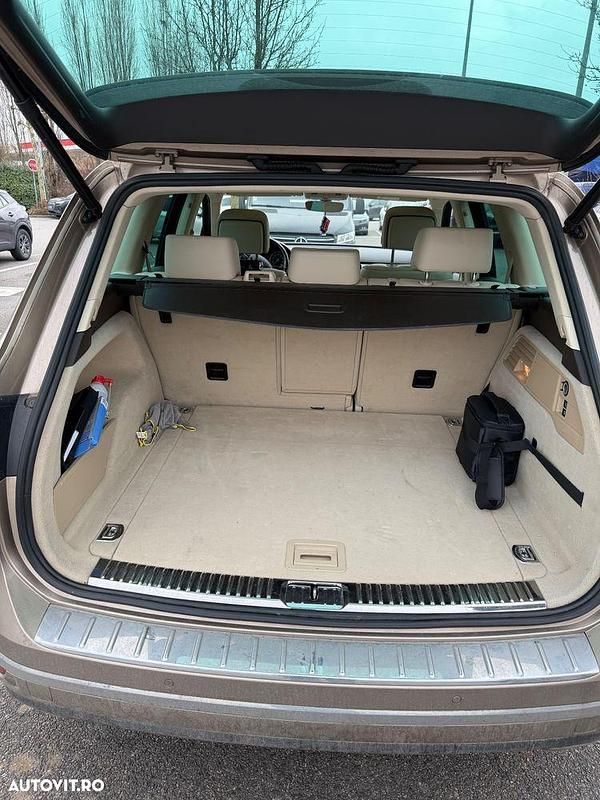 Second-hand VW Touareg Exclusive 262 CP (192 kW) 2017 Culoaregalbeuriu SUV