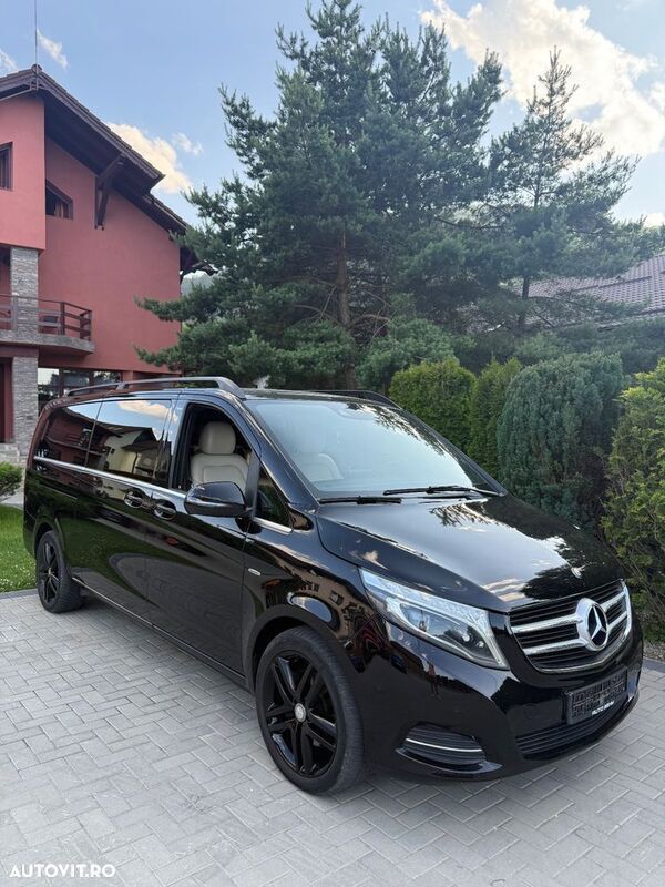 Negru Utilizat 2017 Mercedes V250 Avantgarde Edition Monovolum | 35.000 EUR (Super Preț) - Imagine 1/4