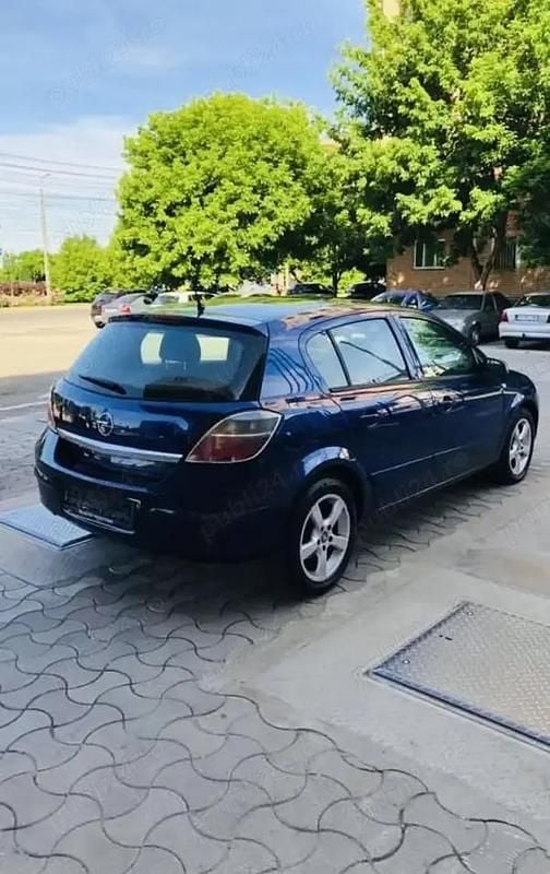 Second-hand Opel Astra 115 CP (84 kW) 2009 Albastru Hatchback
