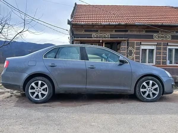 Second-hand VW Jetta 105 CP (77 kW) 2009 Gri Berlinǎ