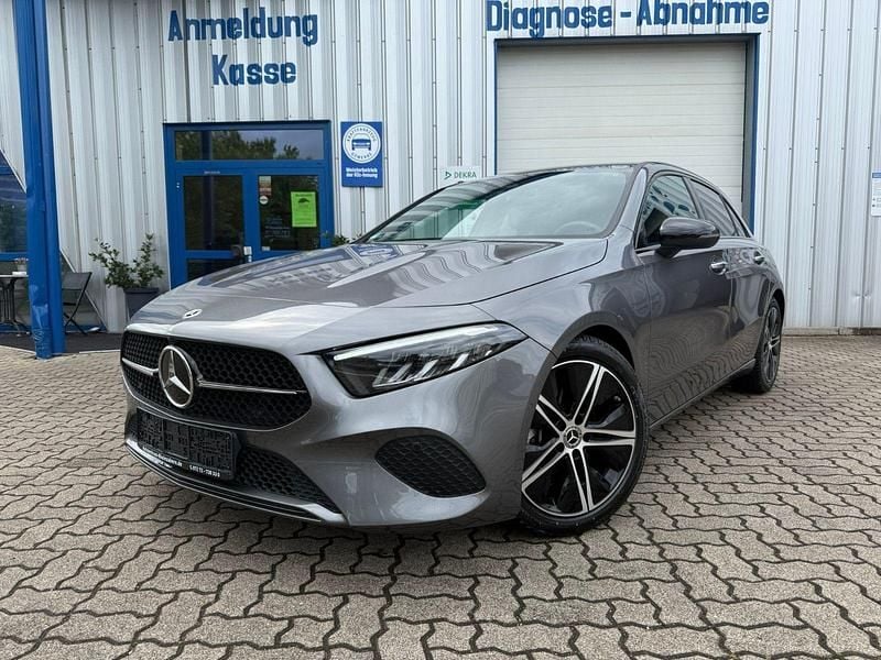 Second-hand 2024 Mercedes A200 | 31.801 EUR (Preț OK) - Imagine 1/1