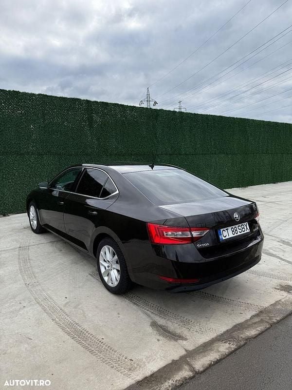 Second-hand Skoda Superb Ambition 150 CP (110 kW) 2018 Culoaremaro Berlinǎ
