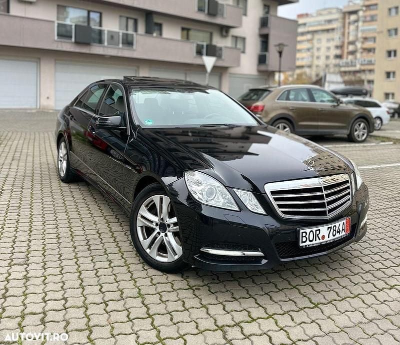 Culoarenegru Utilizat 2011 Mercedes E250 Avantgarde Berlinǎ | 8.200 EUR (Preț bun) - Imagine 1/4